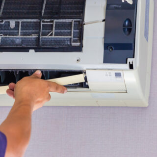 Pour faire réparer votre pompe à chaleur en panne, vous pouvez compter sur Eco Solutions. Spécialistes en chauffage, nous vous accompagnons dans votre projet.